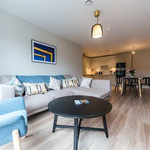 5 Star Brand New Centre Apartment Belfast